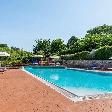 Scenic Holiday In With Pool Γκούμπιο